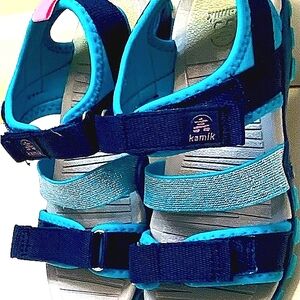 Girls kamik size 1. Like new, blue, silver, and pink.